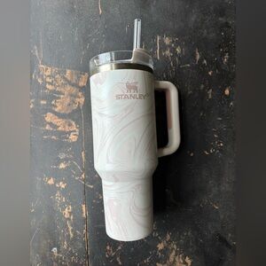 40oz Stanley Quencher H2.0 FlowStateTumbler with Straw